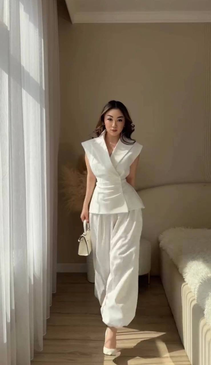 Sleeveless Blazer Vest & Balloon-Leg Trousers Co-ord Set