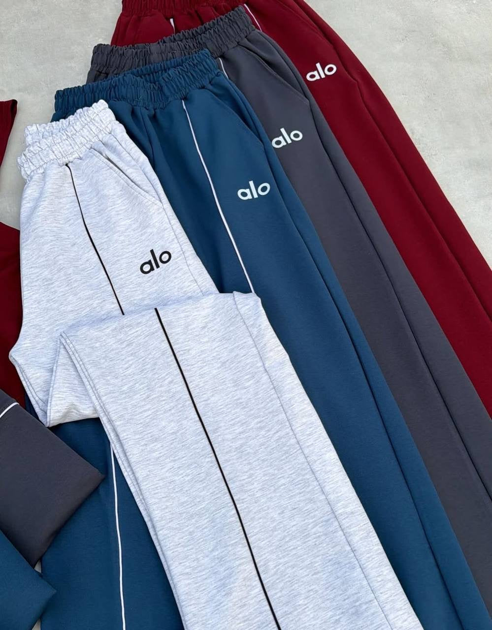 Alo Logo Contrast Piping Oversized T-Shirt & Wide-Leg Sweatpants Set