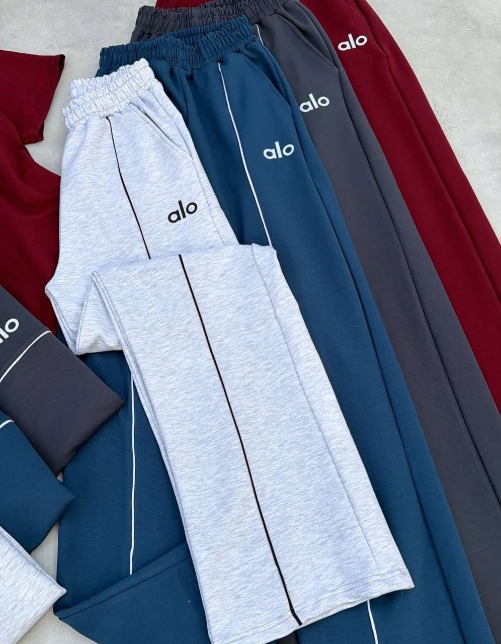 Alo Logo Contrast Piping Oversized T-Shirt & Wide-Leg Sweatpants Set