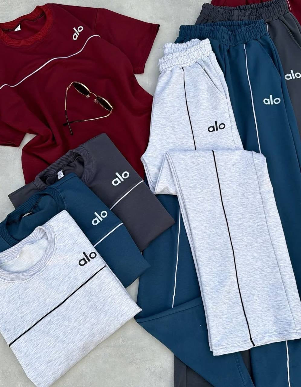 Alo Logo Contrast Piping Oversized T-Shirt & Wide-Leg Sweatpants Set